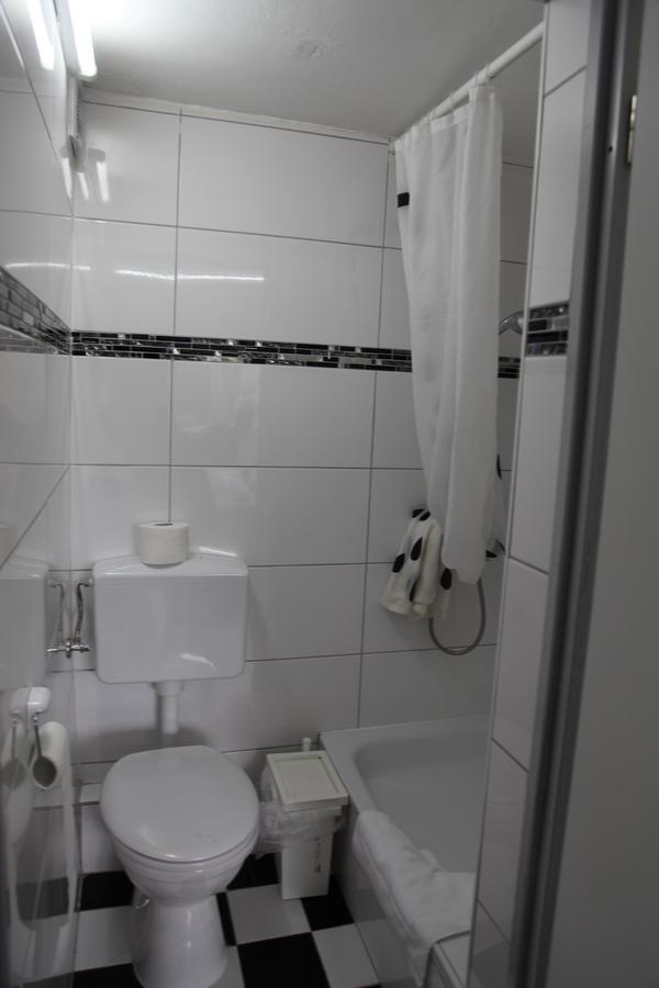 Hotel Moji Koeln Sieversstrasse ภายนอก รูปภาพ